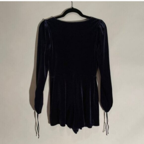 URBAN OUTFITTERS- Surplice Velvet Romper Skort Jumper in Indigo- M - Picture 13 of 14